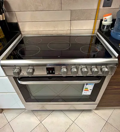 Hoover 5 Burners Full electric digital cooking range Sam like new condition 90cm