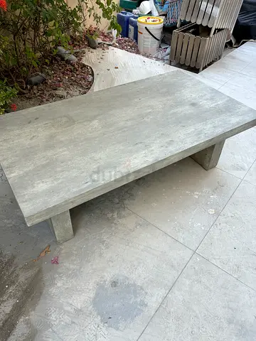 Garden table concrete color