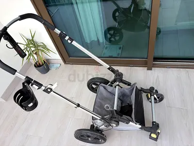 Bugaboo calmen Used stroller frame/chassis — good condition, needs seat