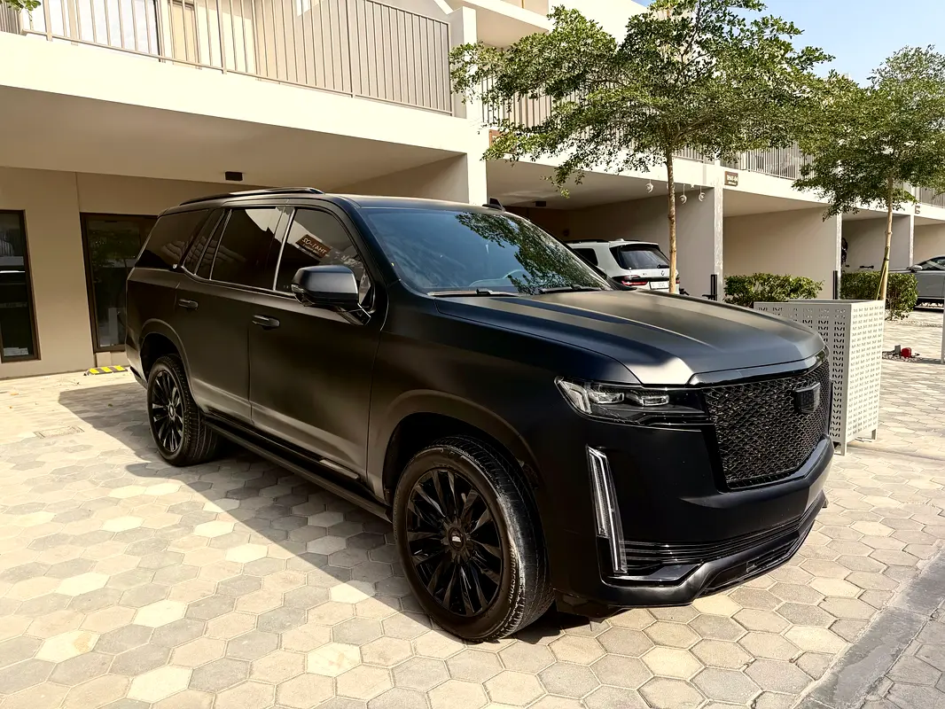 Cadillac Escalade 2021 — photo 1 of 14