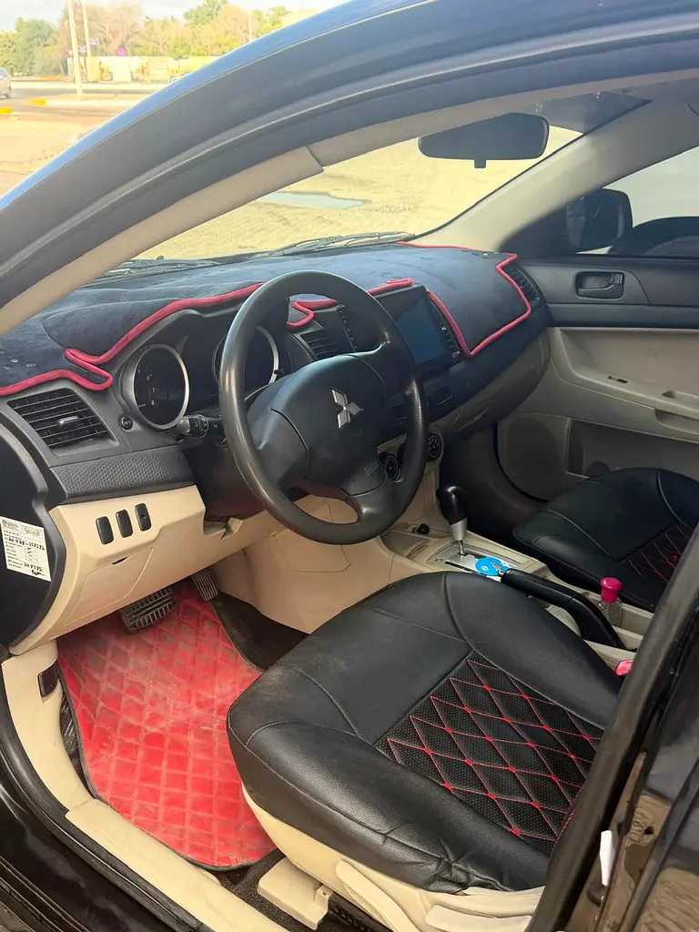 Mitsubishi Lancer 2011 — photo 1 of 4