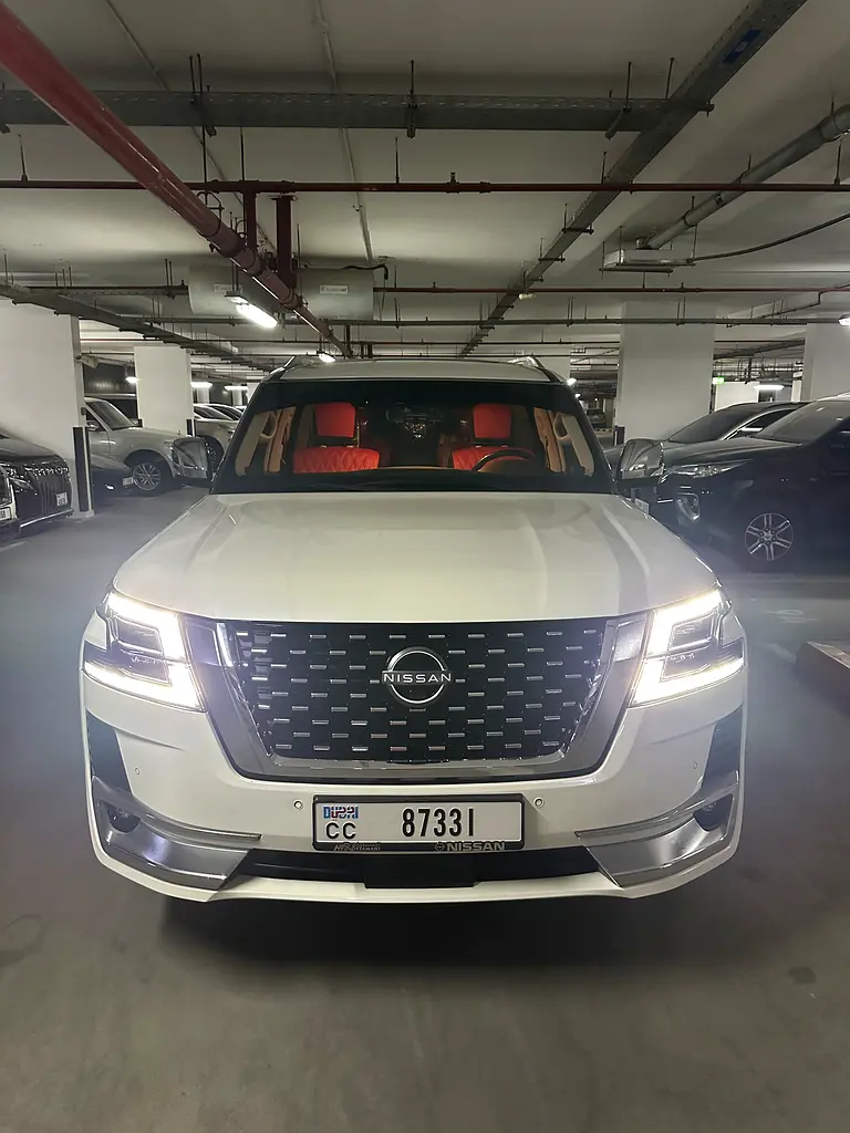 Nissan Patrol 2018 — photo 1 of 9