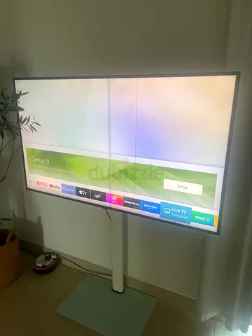 55-inch Samsung LED TV on Stand - lines on screen