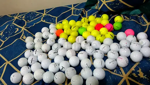 Golf balls mixed brands available good condition like new and shiny balls