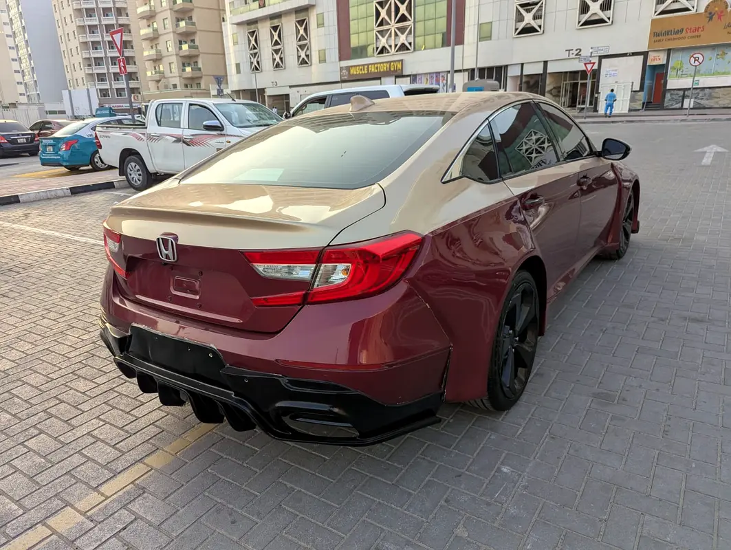 Honda Accord 2018 — photo 1 of 11