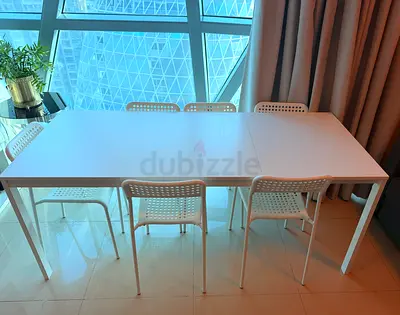 White extendable dining table with 6 matching chairs - good condition