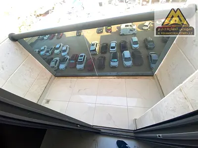 غرفه وصاله بمساحه كبيره بناية جديده تاني ساكن بمنطقة الحميديه قريب من محكمة وجامعه عجمان وجميع الخدمات
