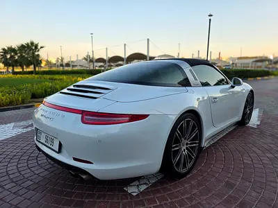 صورة 17 لـ 2015 Porsche 911
