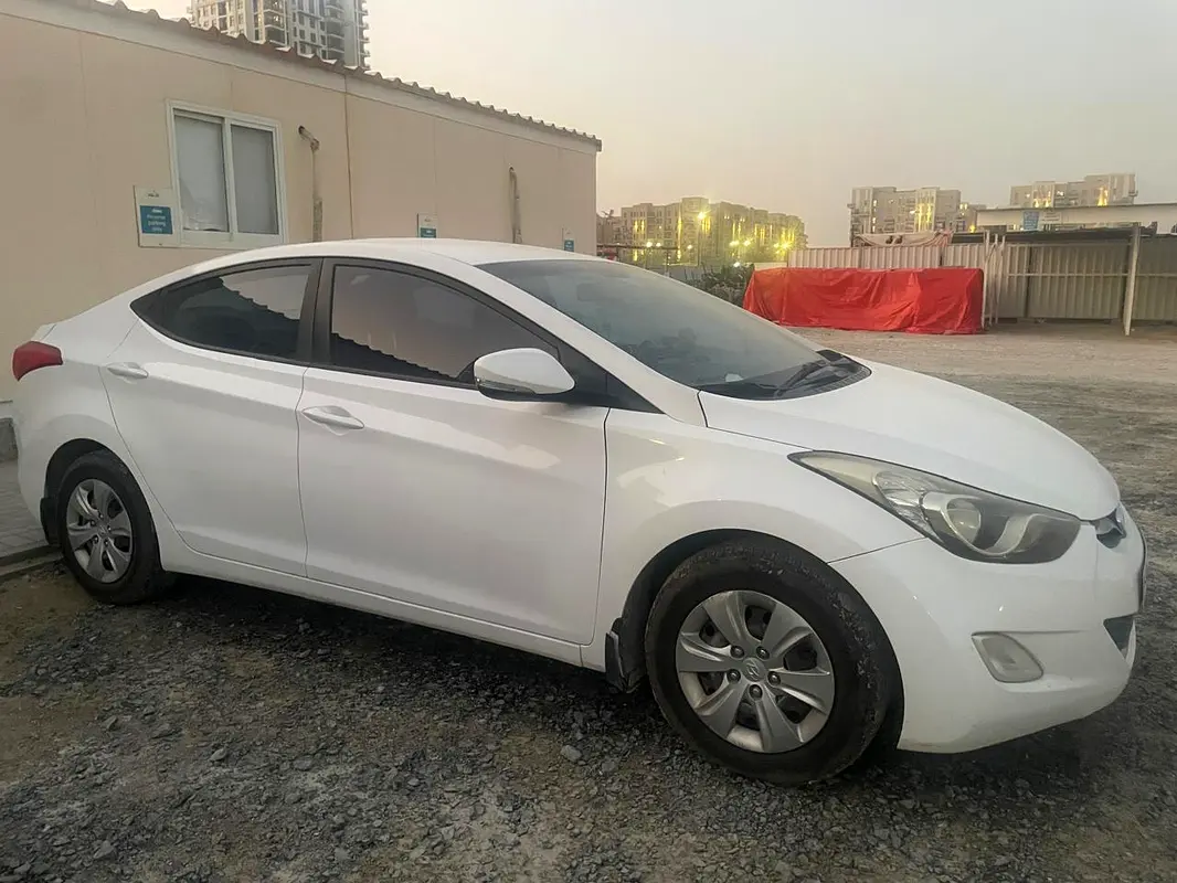 Hyundai Elantra 2014 — photo 1 of 5