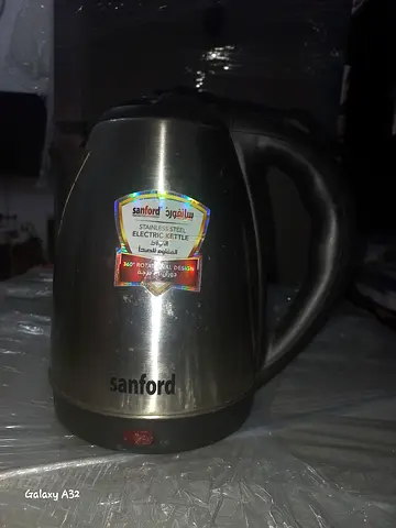 Hot water kettle Sanford working good we bought water dispense with hot water pipe so giving away.