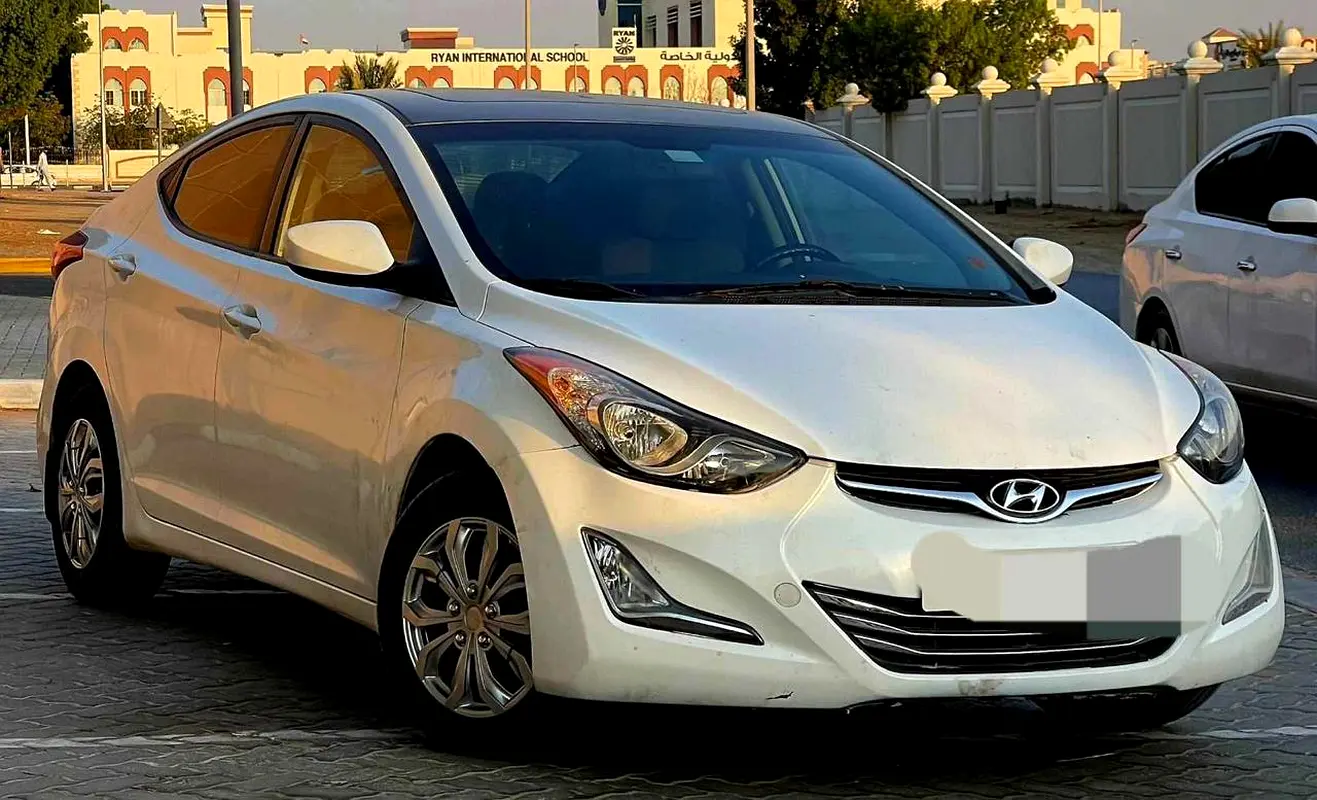 Hyundai Elantra 2014 — photo 1 of 12