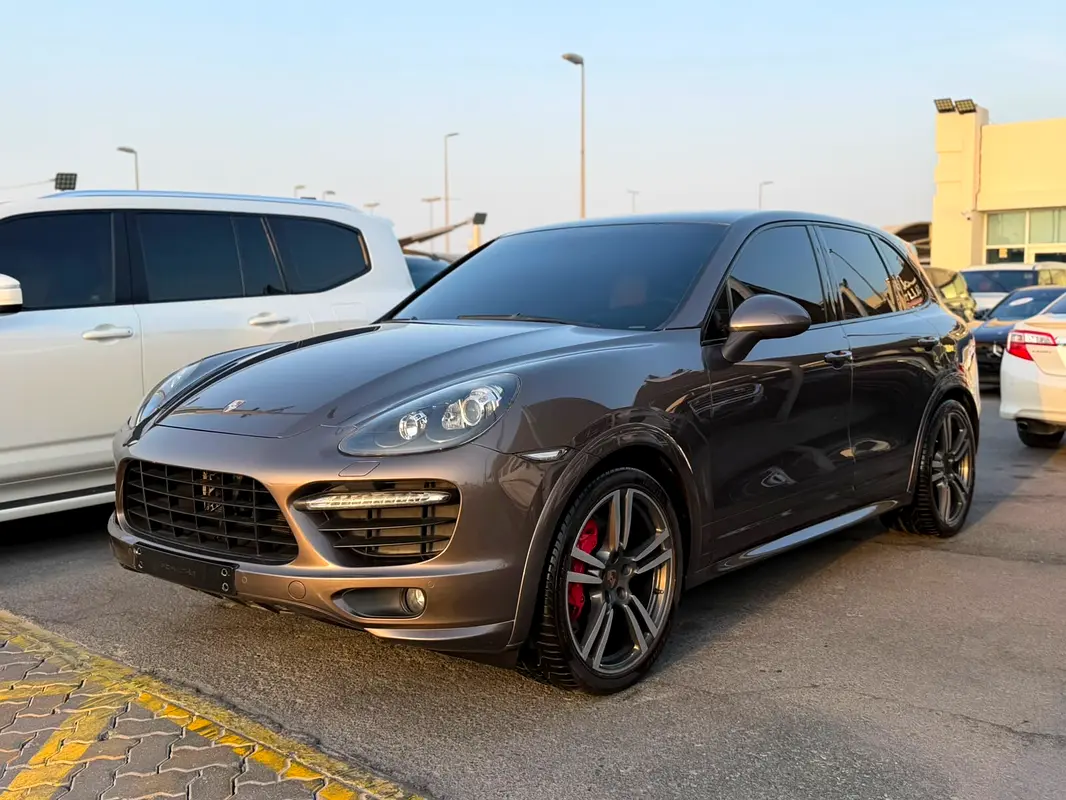 Porsche Cayenne 2013 — photo 1 of 12