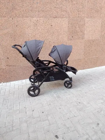 Countour twin stroller