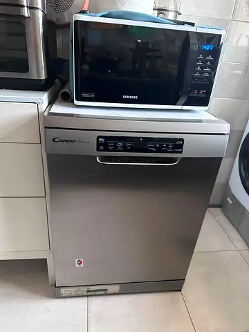 Candy freestanding stainless steel dishwasher - good working condition