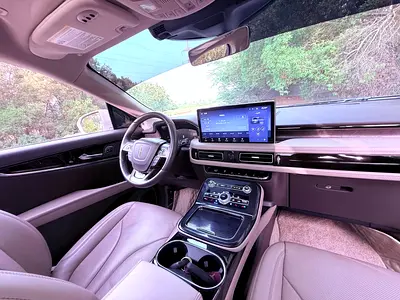 2023 Lincoln NAUTILUS 照片 8