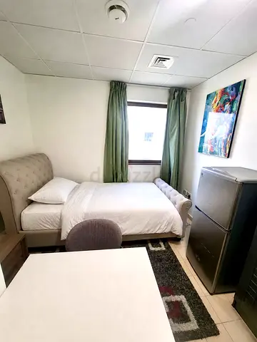 Ready to move: Maid’s room ( attached washroom) , in s clean cosy apartment, Gym and Pool access