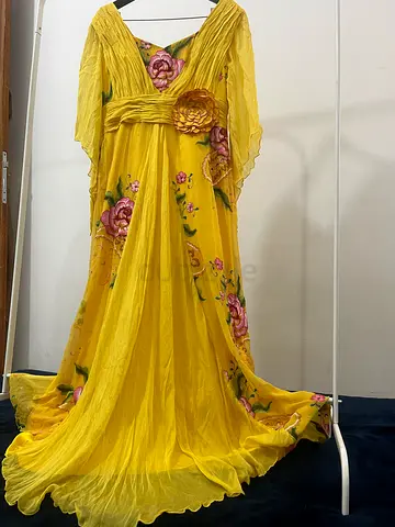 فستان نسائي اصفر جميل للحفلات و السهرات
