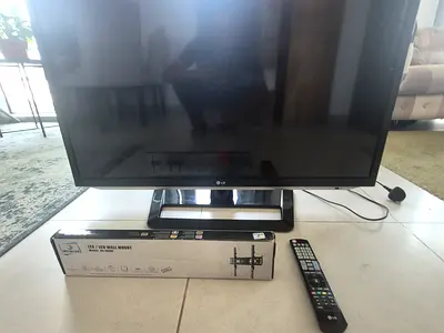 LG 42 LCD TV with remote and wall mount (good working condition).  Comes with 3D glasses and manual