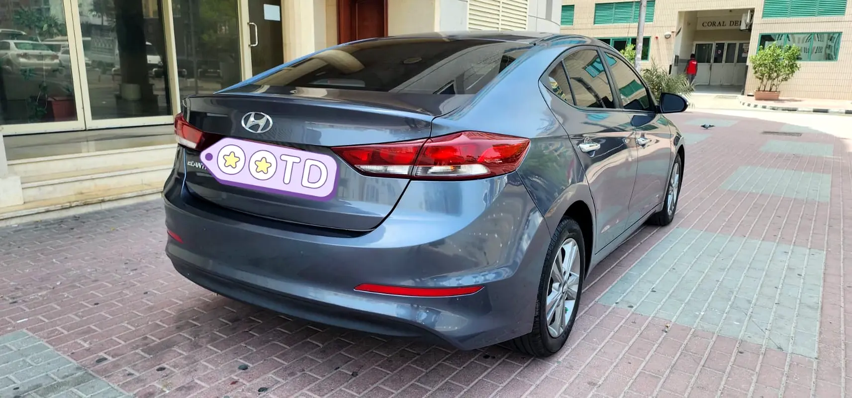 Hyundai Elantra 2018 — photo 1 of 13