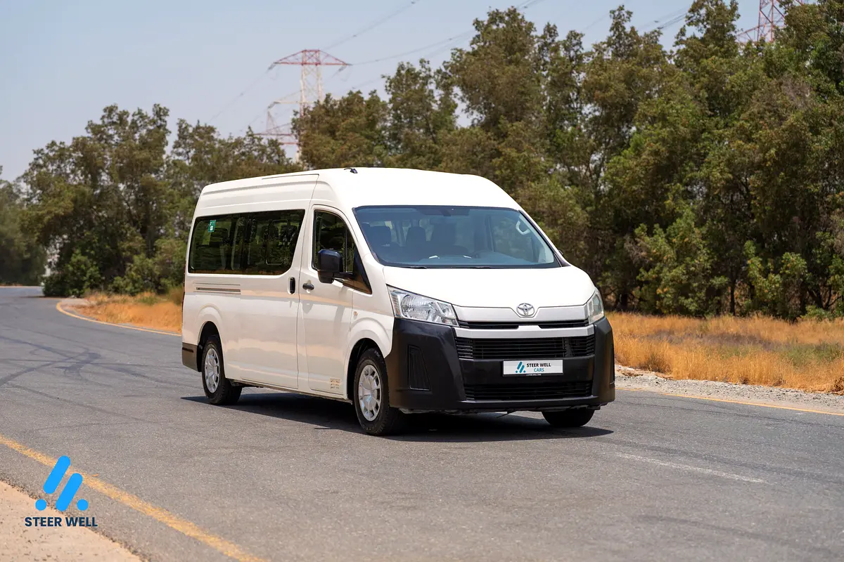 Toyota Hiace 2020 — photo 1 of 19