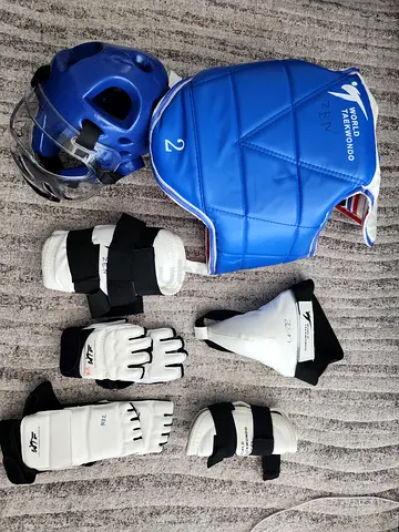 Aed280 - Complete Kids Taekwondo Protective Gear Set - Helmet, Chest Guard, Gloves (Excellent)