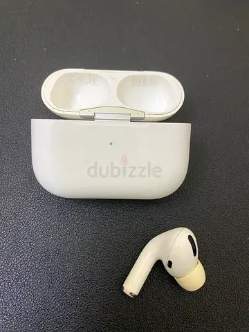 Apples AirPod Pro 1 charging case with Left Bud