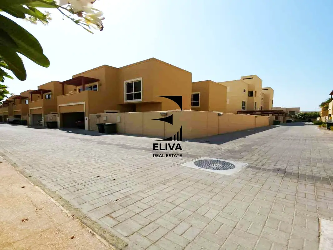 Single Row | Corner Unit | Huge Family Home