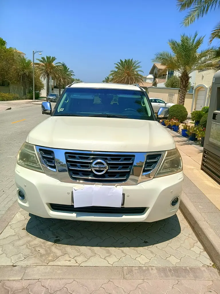 Nissan Patrol 2017 — photo 1 of 16