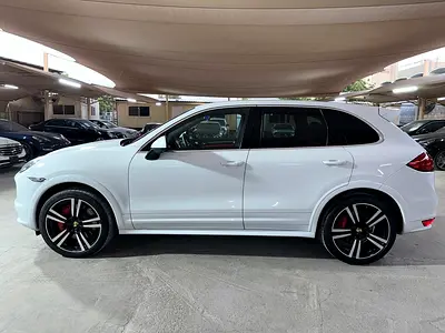 2014 Porsche CAYENNE photo 3
