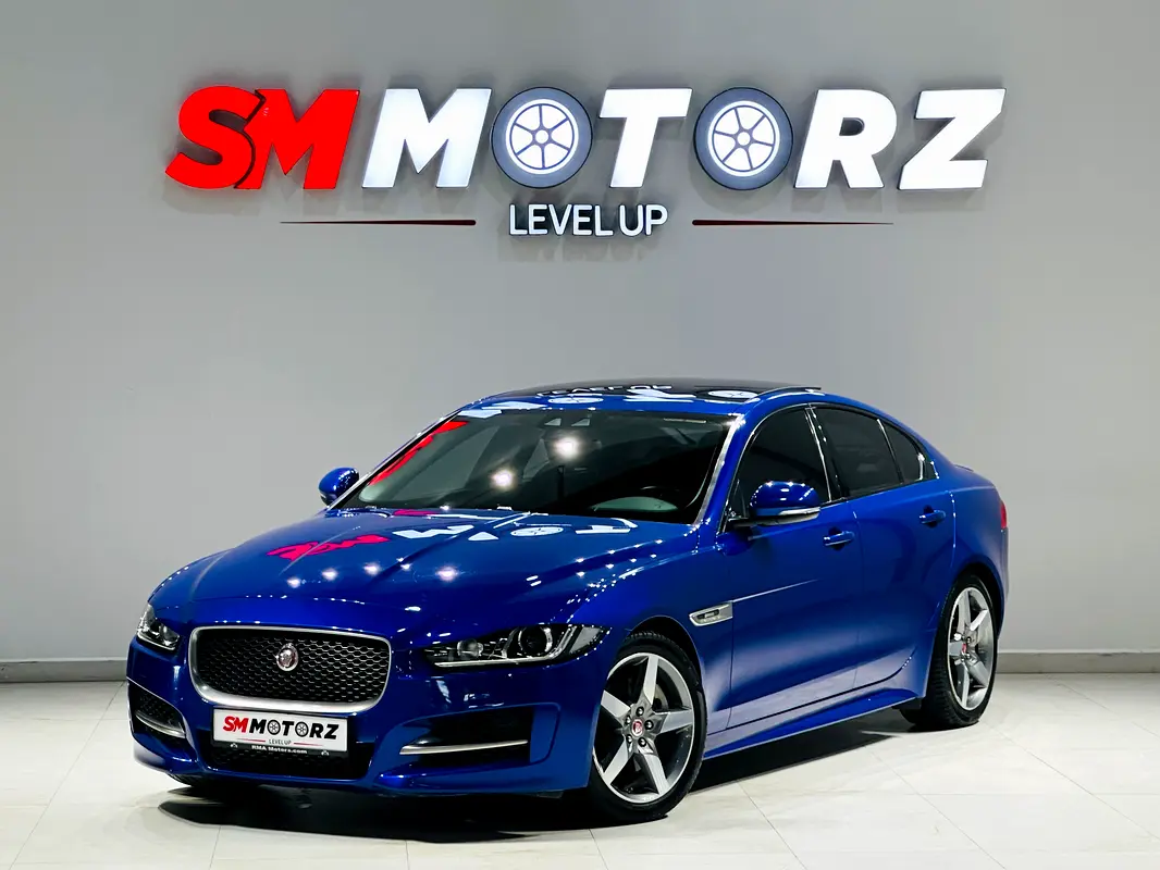 Jaguar XE 2017 — photo 1 of 20