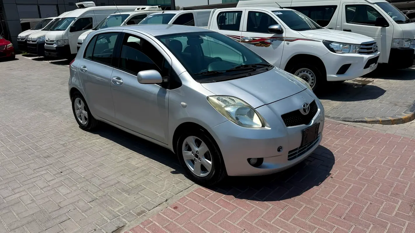 Toyota Yaris 2008 — photo 1 of 10