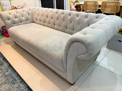 Light grey tufted Chesterfield-style 3-seater sofa - excellent condition