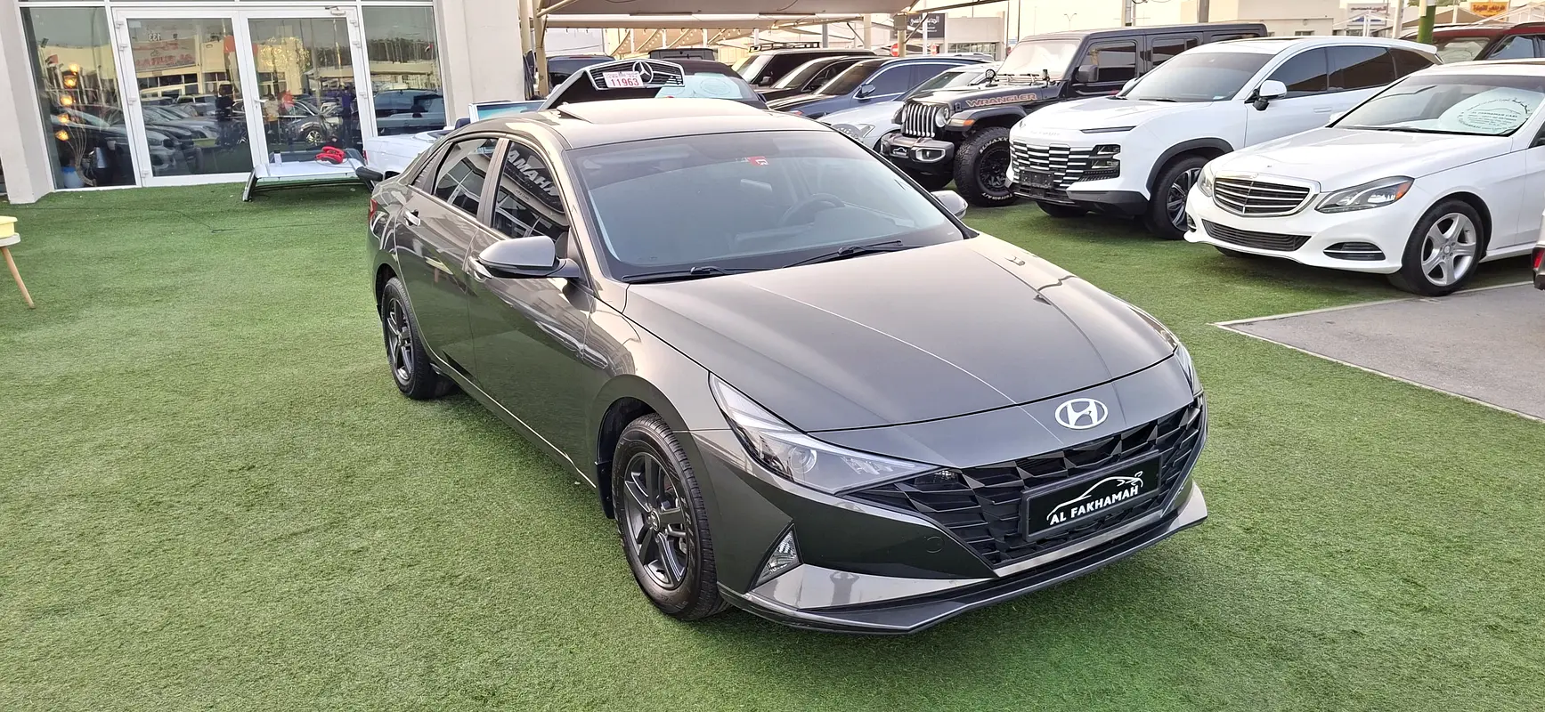 Hyundai Elantra 2022 — photo 1 of 13