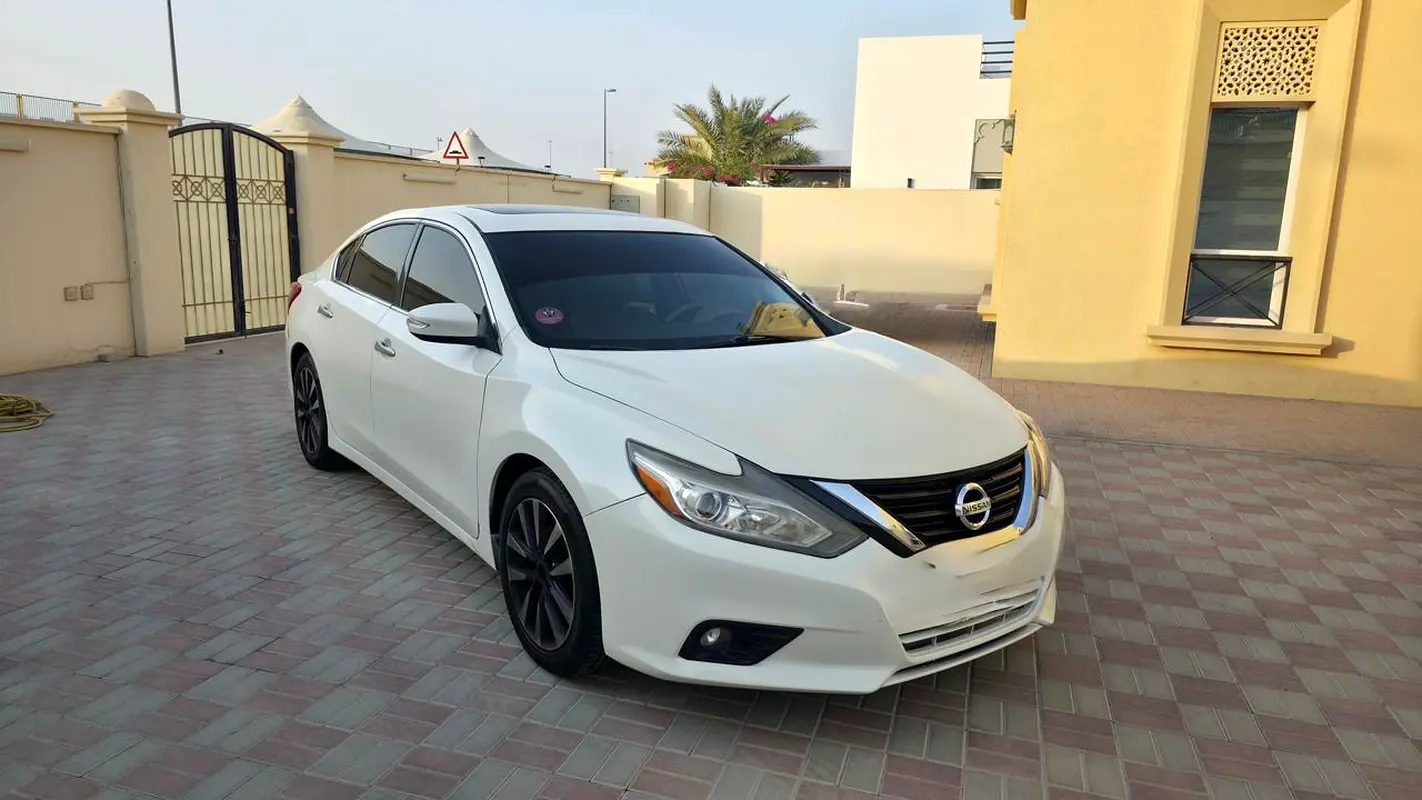 Nissan Altima 2016 — photo 1 of 18