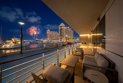 1 OF 1 HIGH END RENOVATED 2 BED APARTMENT