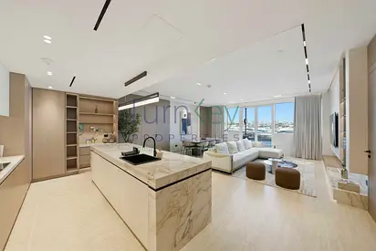 1 OF 1 HIGH END RENOVATED 2 BED APARTMENT