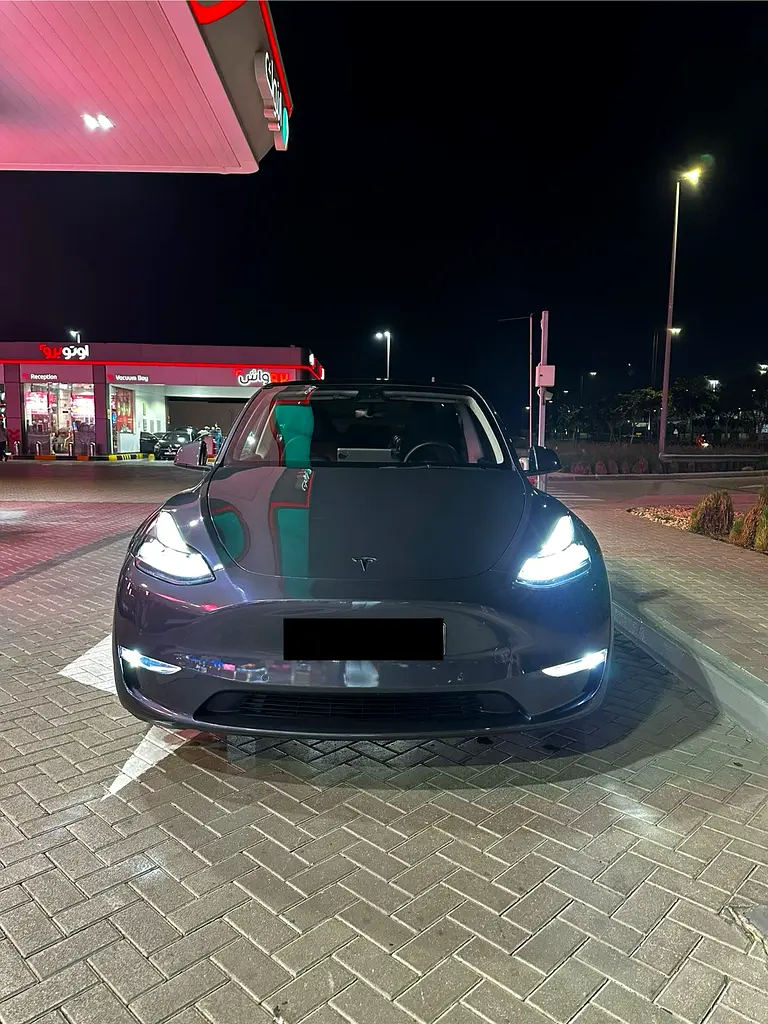 Tesla Model Y 2022 — photo 1 of 5