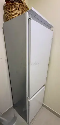 Slim white refrigerator with bottom freezer - good working condition