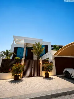 Custom Built 6BR Villa Jumeirah Park | Lift | Designer Pool |