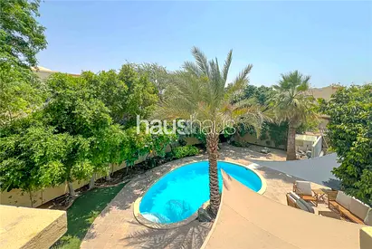 Huge Corner Plot | 2E with Lake View | Vacant Now