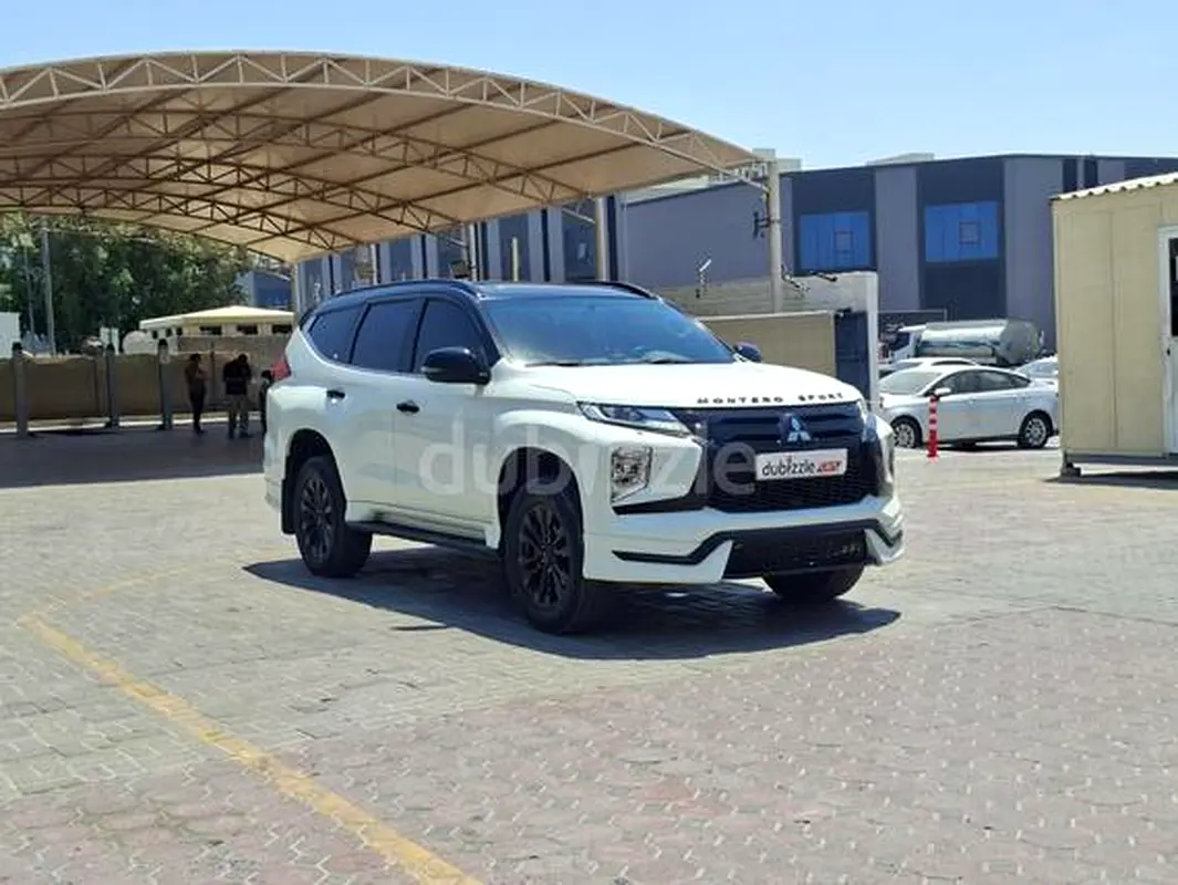 Mitsubishi Montero Sport 2023 — photo 1 of 11
