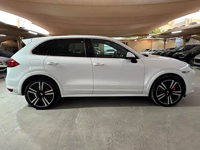 2014 Porsche CAYENNE photo 6
