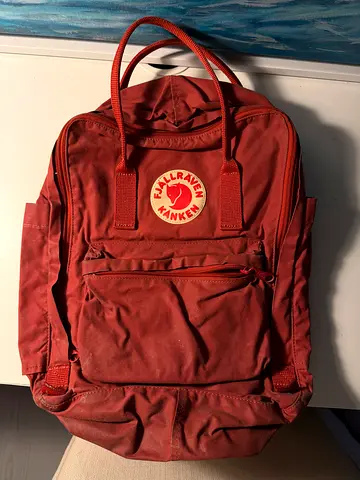 Maroon Fjallraven Kanken original classic backpack