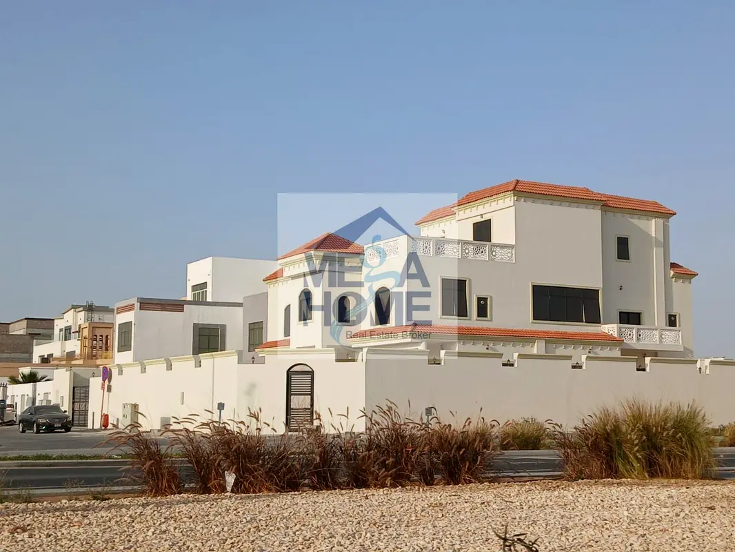 LUXURY CORNER VILLA - BRAND NEW - Outside & Inside Kitchen