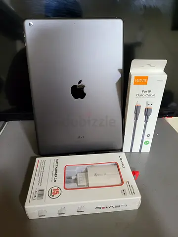 Apple iPad 9 256GB in Good condition with accessories