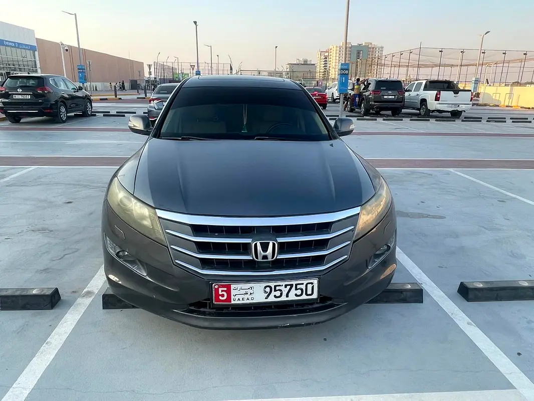Honda Accord 2010 — photo 1 of 6