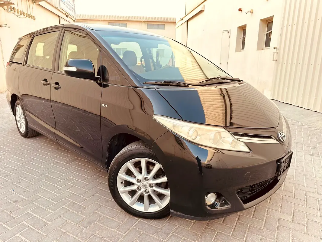 Toyota Previa 2013 — photo 1 of 16