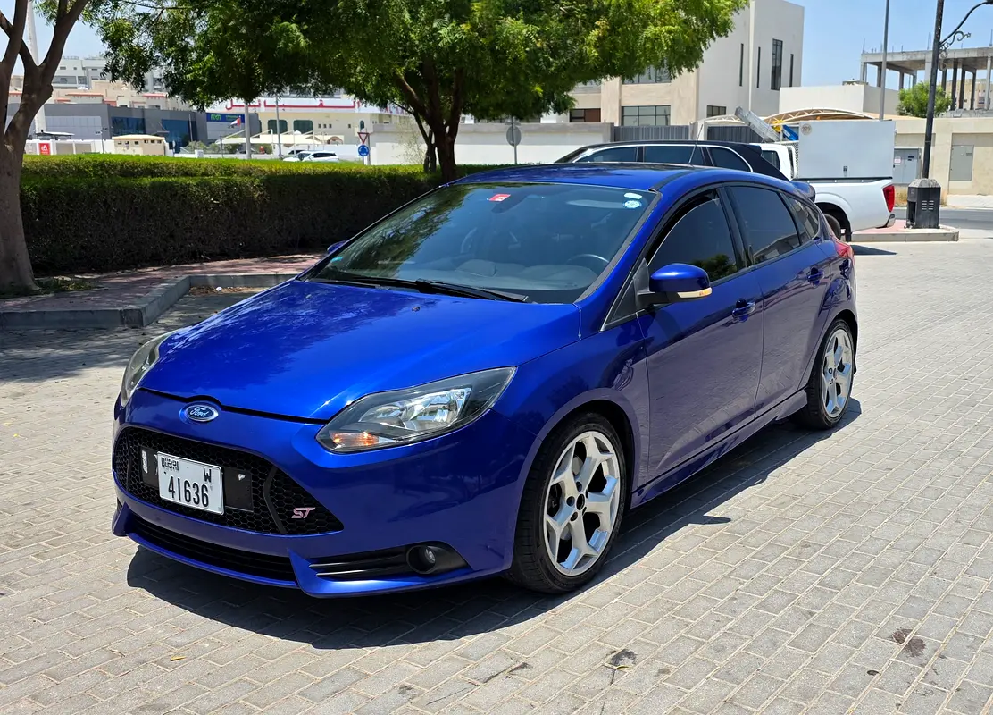 Ford Focus 2014 — photo 1 of 15