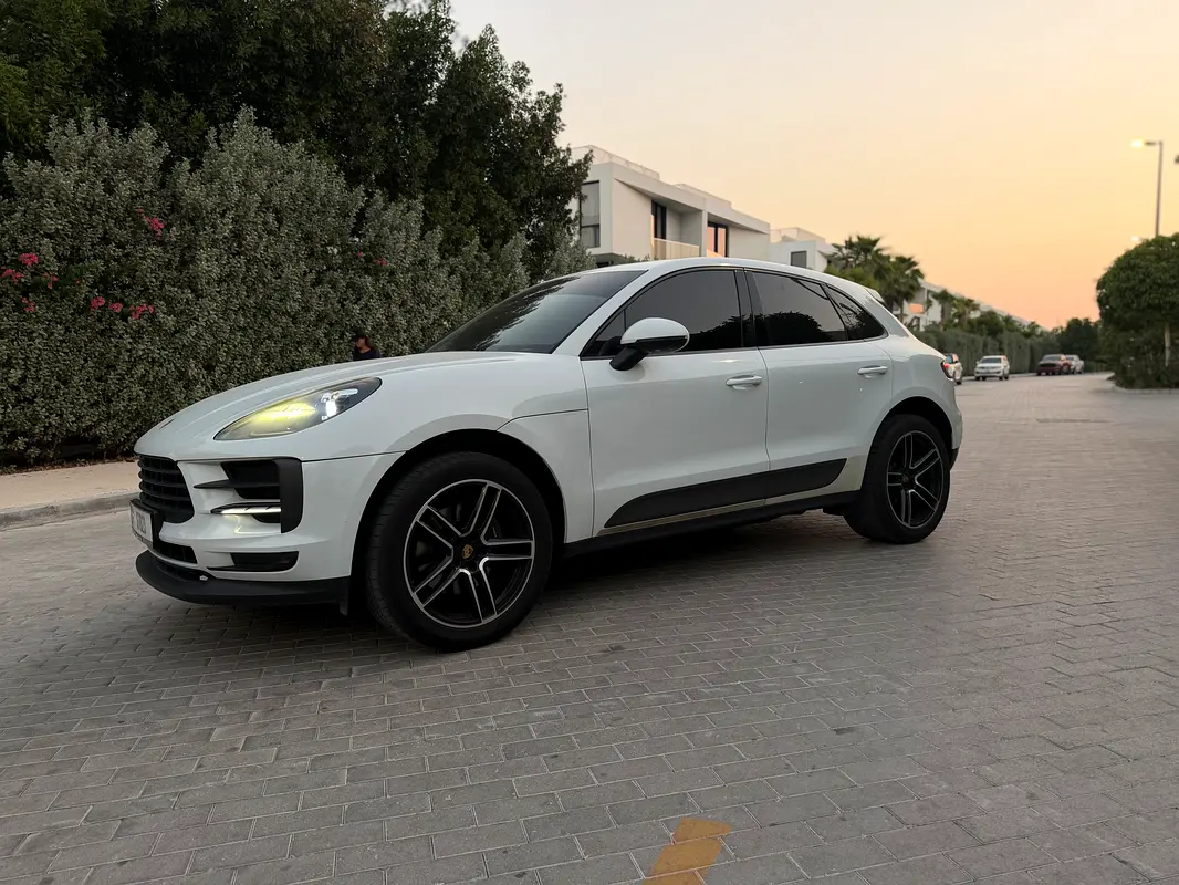Porsche Macan 2021 — photo 1 of 10