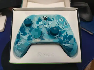Xbox Ice Breaker Edition Controller (Brand New Condition)